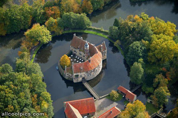 Cool Moat House