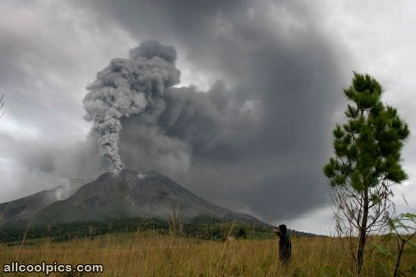 Volcanoe Exploding